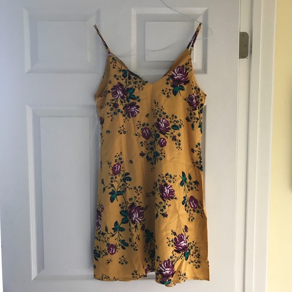 NWT Francesca’s Merigold Floral Dress - Picture 4 of 5